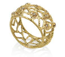Gold ring with rough Diamonds
