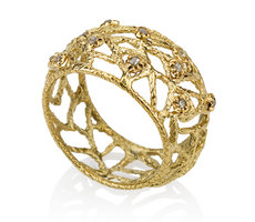 Gold ring with rough Diamonds